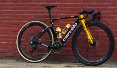 Vos shows the speed of gravel with mullet tyre setup