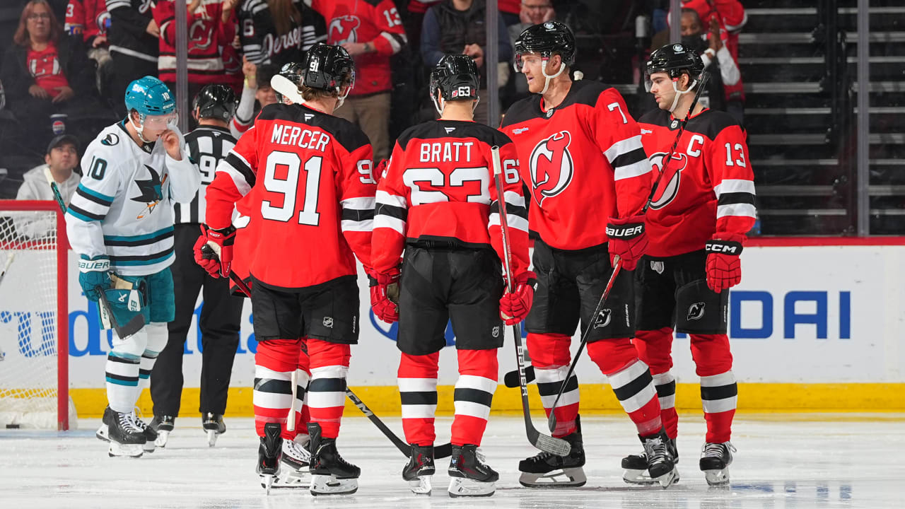 Hamilton scores twice, Devils defeat Sharks for 7th straight win