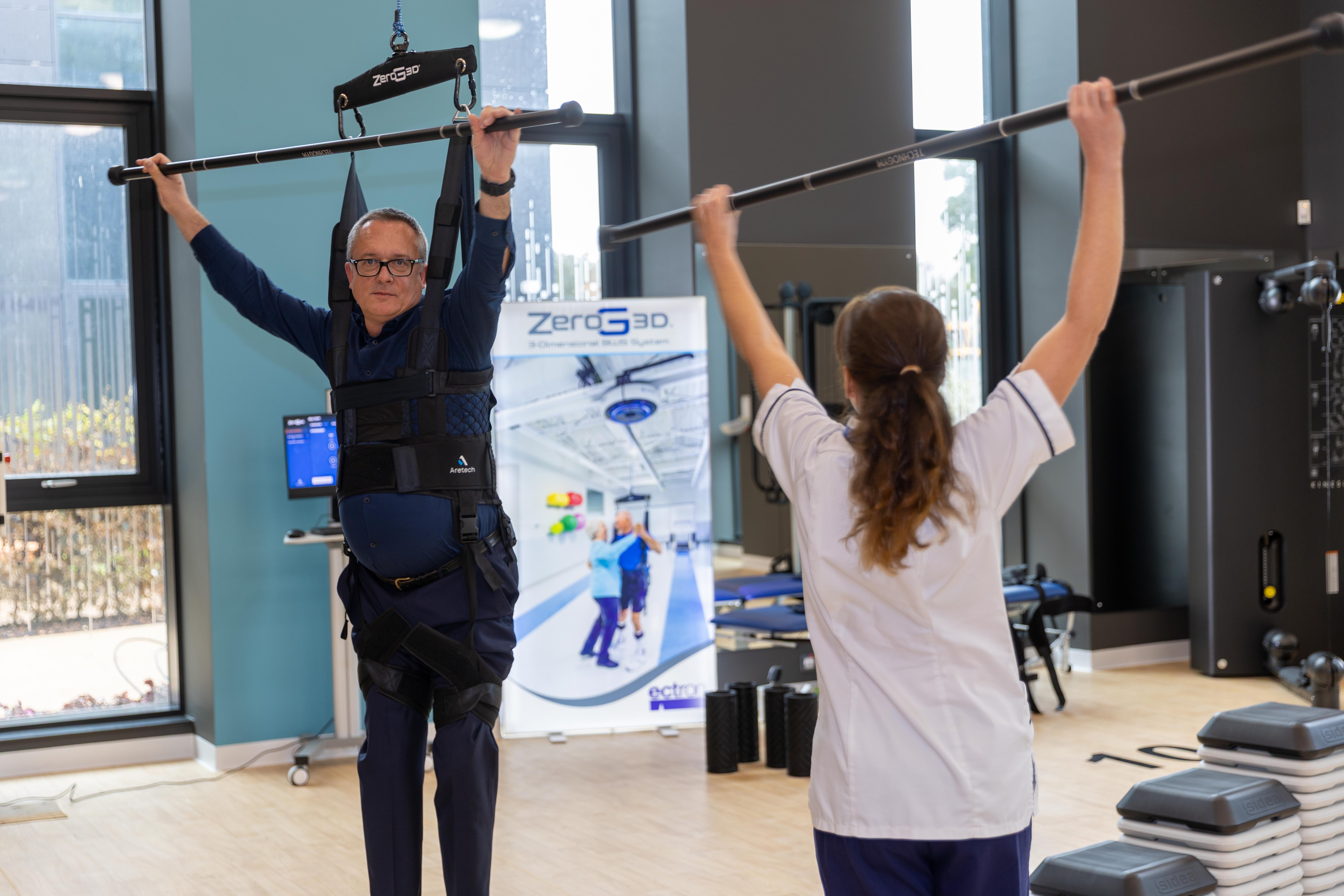 Ali Wildt demonstrates the 3D Lift on Alex Jones.