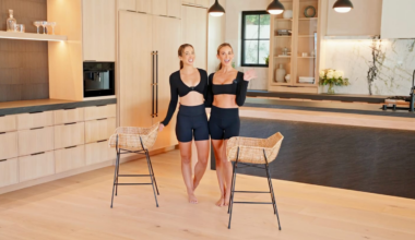 This Barre Thighs and Legs Workout Will Have You Feeling the Burn in Just 8 Minutes