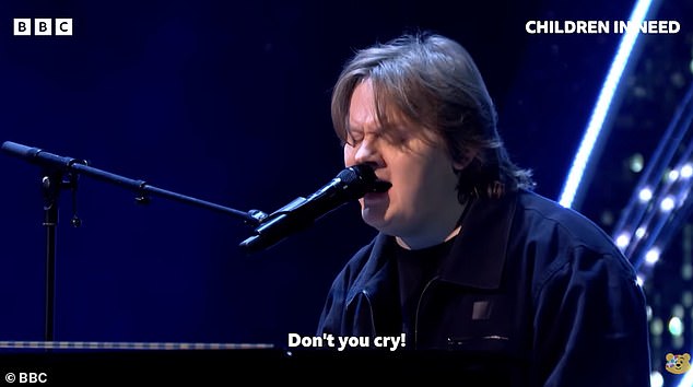 For the emotional performance, he wore a black bomber jacket over a simple black T-shirt, accompanied by a full backing band