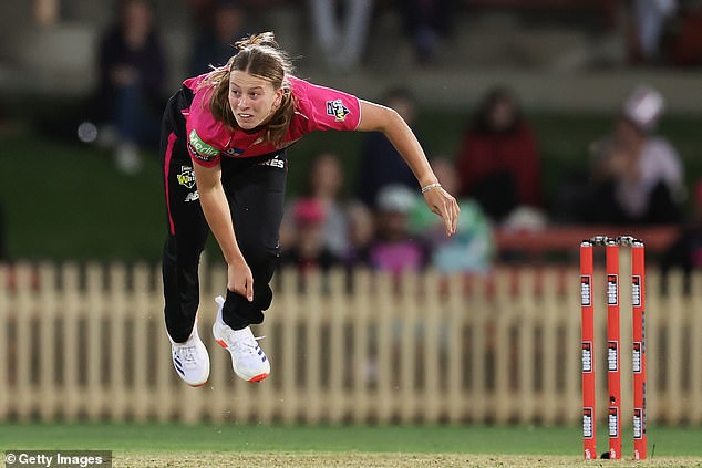She took a classic catch earlier in this tournament and on Saturday finished with 4-15 from her four overs and the Thunder finished 8-118 chasing the Sixers' 9-142