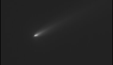 Comet C/2025 K1 ATLAS: the fragmentation of the nucleus is well visible, with likely three parts. 12 Nov. 2025.