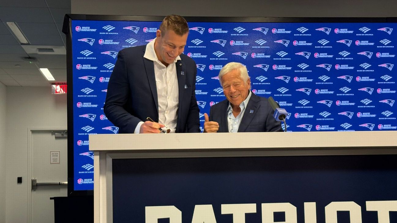 Gronk jokes about two-day contract bonus at Patriots retirement ceremony