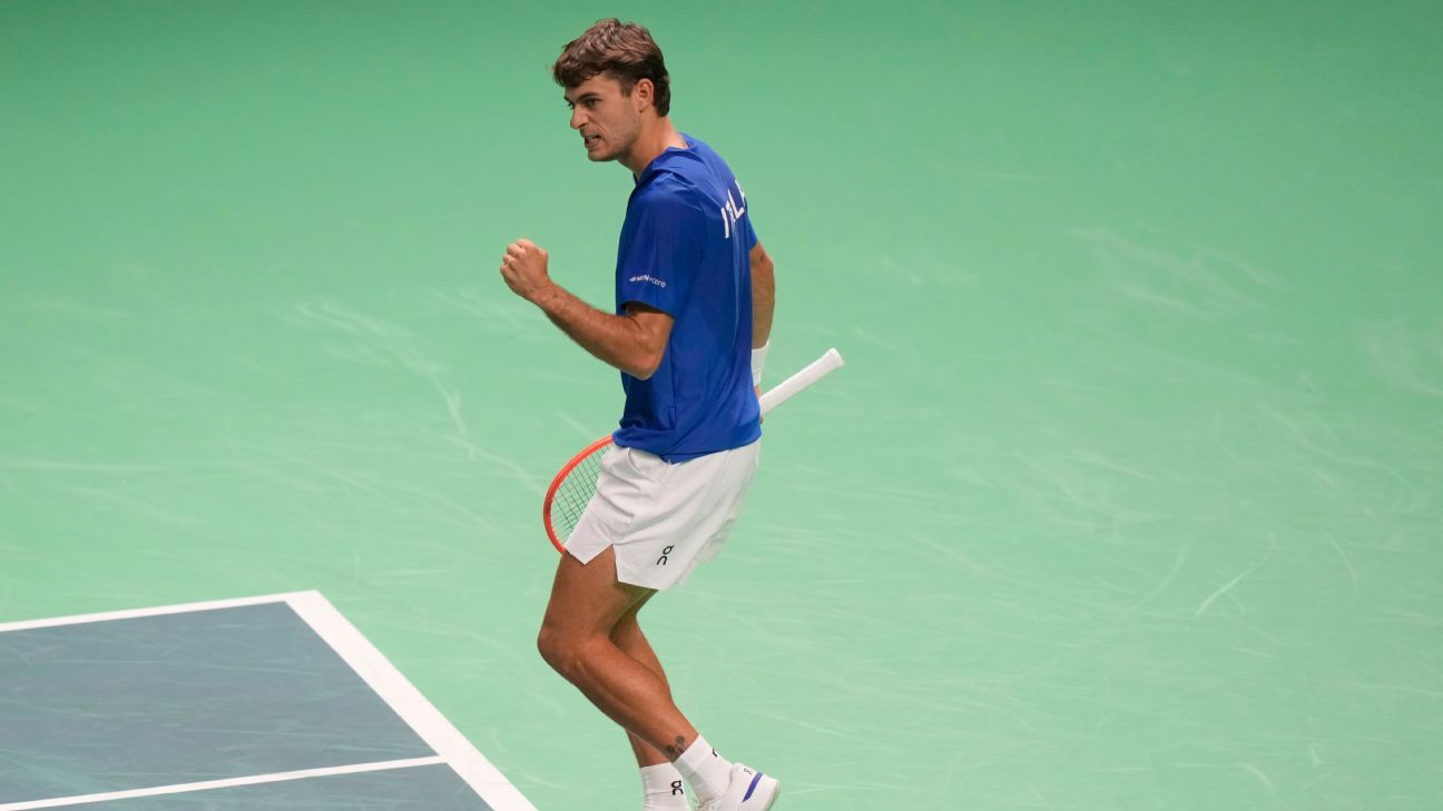 Flavio Cobolli's dominant win sends Italy to Davis Cup semis