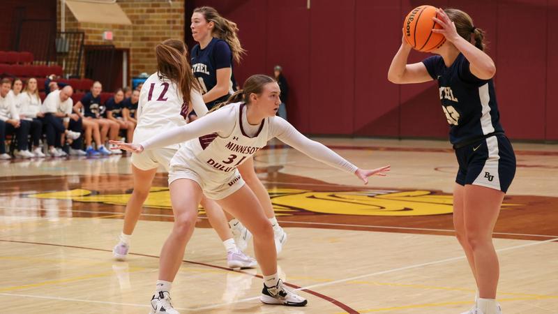 UMD Women’s Basketball Head to Michigan to Face MTU and NMU