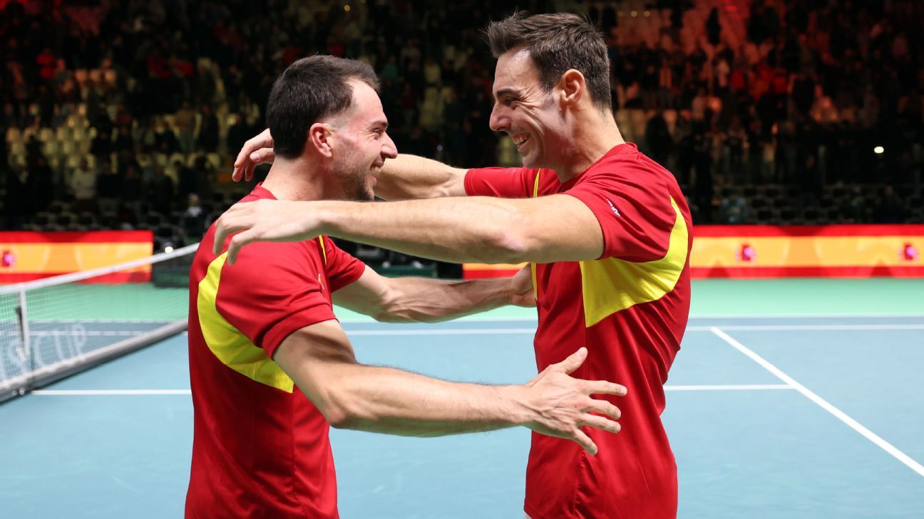 Granollers, Martínez help Spain reach Davis Cup final
