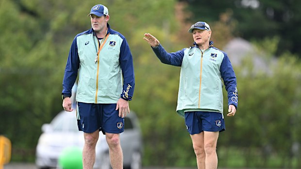 Joe Schmidt gives instruction during training in Urayasu.