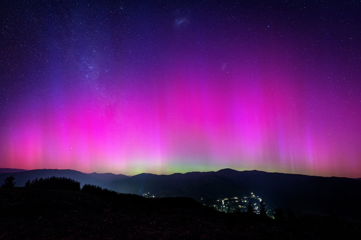 Aurora australis possible on Friday night, cloud and moonlight permitting