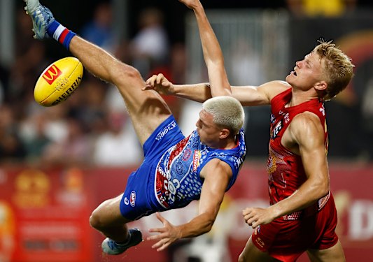 Bodhi Uwland, spoiling the Western Bulldogs’ Laitham Vandermeer, is a key contributor for the Suns.
