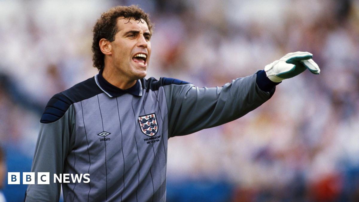 Peter Shilton is wearing an England goalkeeper's jersey and goalkeeper gloves during the 1986 World Cup match between Portugal and England.