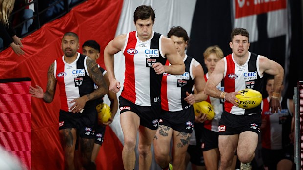 Jack Steele of the Saints leads his team up the race.