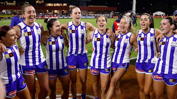 Kangaroos players sing the team song after beating Hawthorn.