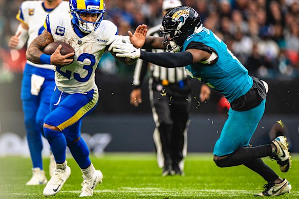 Los Angeles Rams star Kyren Williams goes on a daring run against the Jacksonville Jaguars.