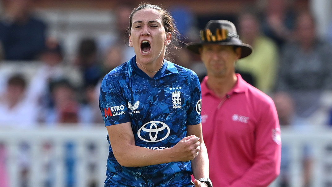 England's Arlott to bolster Thunder's stocks in mid-season signing