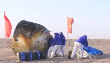 Unreal footage shows Chinese astronauts reacting as their capsule opens and they see daylight again