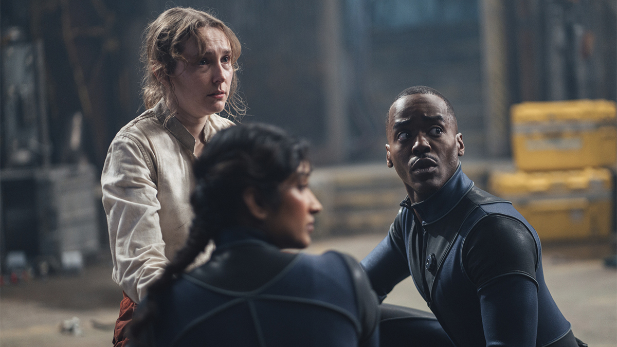 Rose Ayling-Ellis, Varada Sethu and Ncuti Gatwa in Doctor Who episode "The Well"