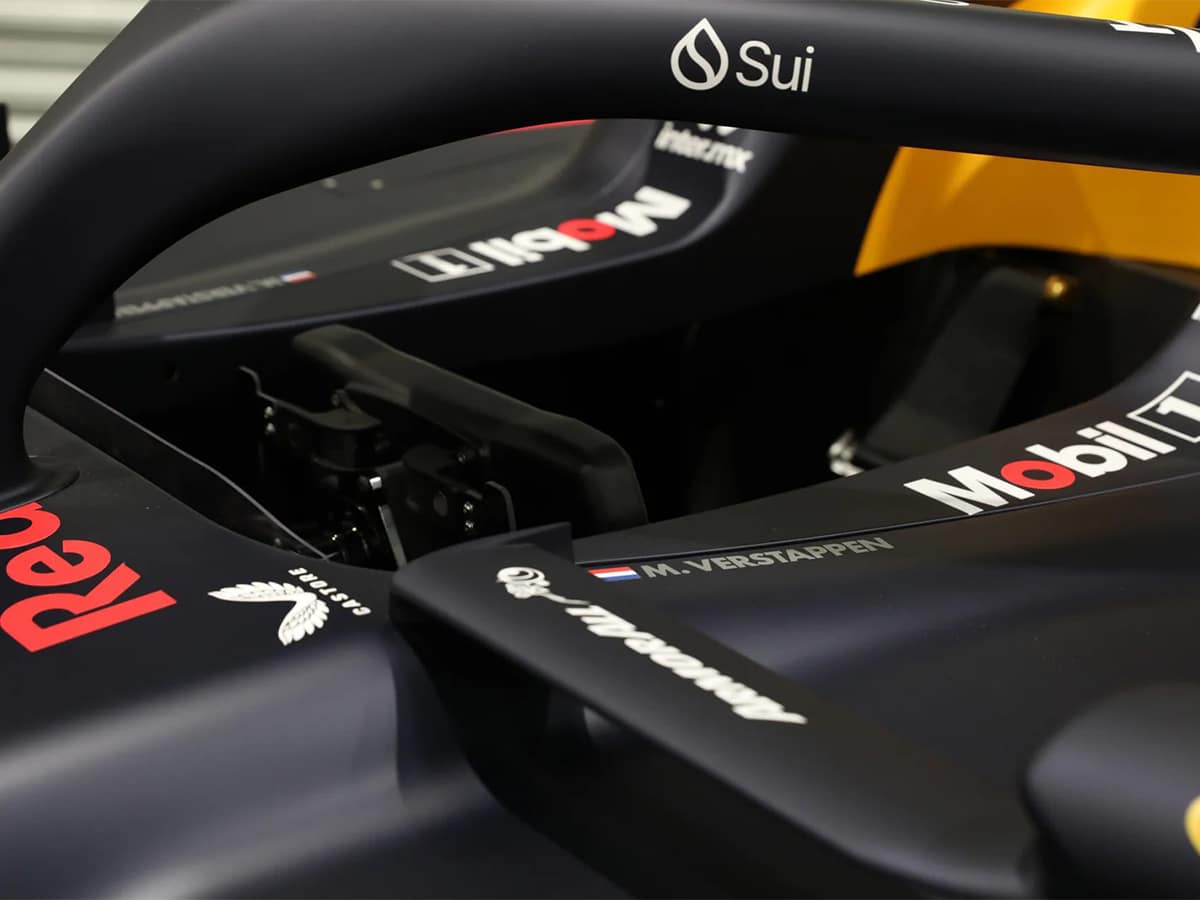 Full scale oracle red bull racing rb20 f1 car cockpit