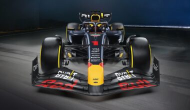 Full scale oracle red bull racing rb20 f1 car front end