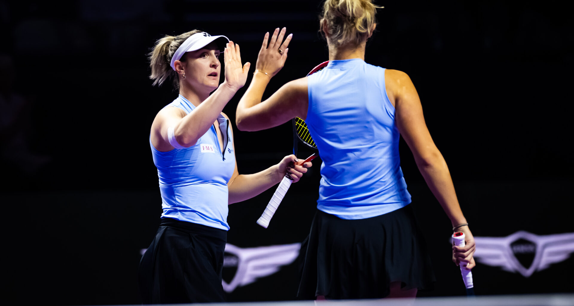 Defending champions Dabrowski and Routliffe take first win over Andreeva and Shnaider