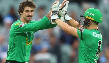 ADELAIDE, AUSTRALIA - JANUARY 22: Clint Hinchliffe of the Stars celebrates taking the wicket of Jake Weatherald of the Strikers during the Big Bash League match between the Adelaide Strikers and the Melbourne Stars at Adelaide Oval on January 22, 2020 in Adelaide, Australia. (Photo by Robert Cianflone/Getty Images)