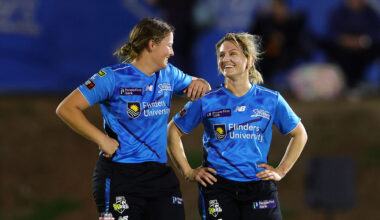 Strikers scamper home over Heat in last-ball thriller