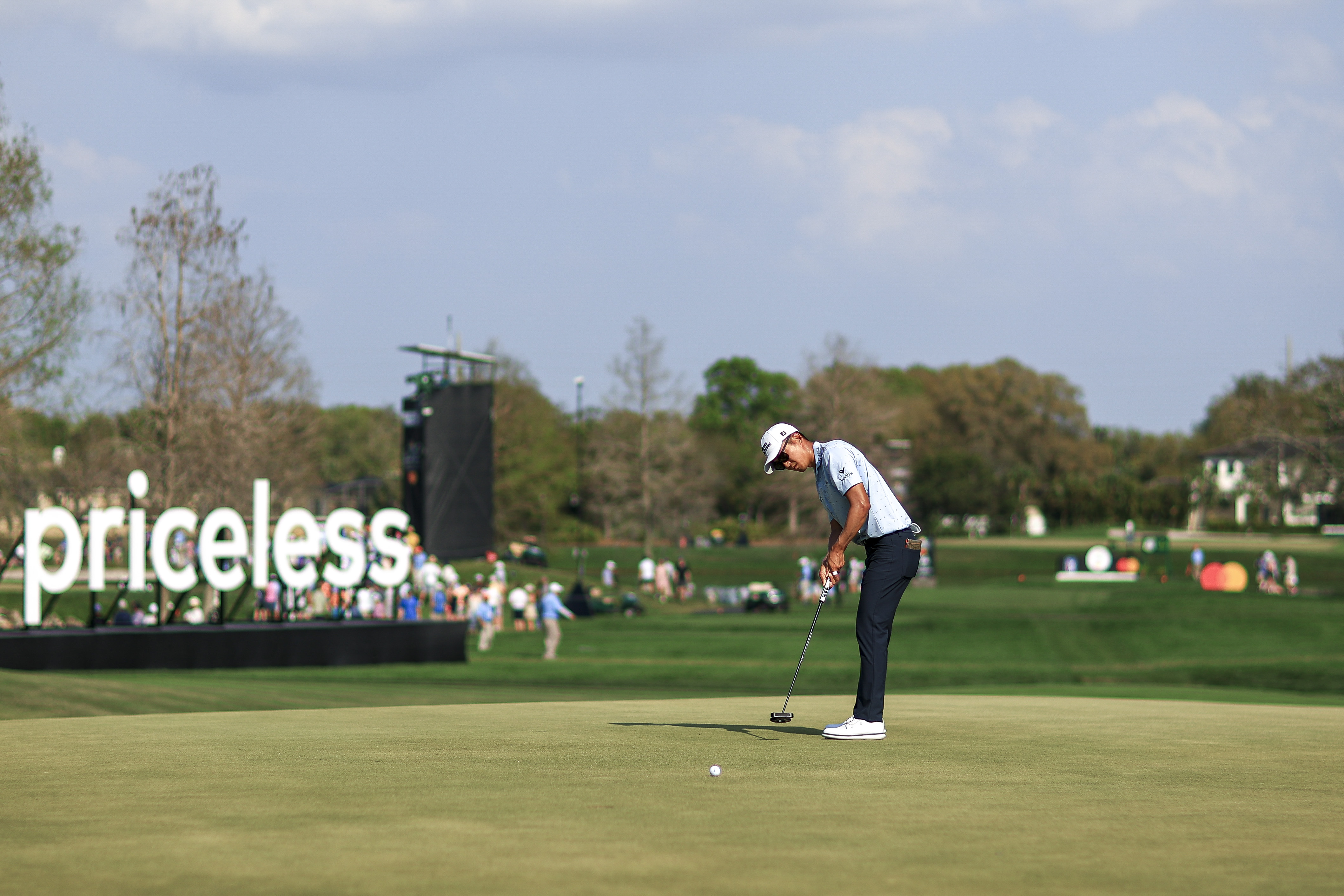 Michael Kim hits a putt from distance