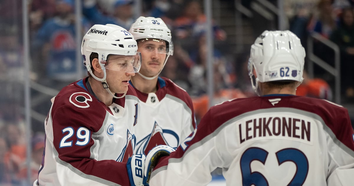 Nathan MacKinnon helps rolling Avalanche crush Oilers