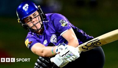Hobart Hurricanes batter Nat Sciver-Brunt plays a shot