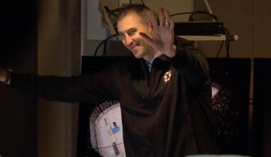 Chara gets ovation from fans after Hall of Fame induction