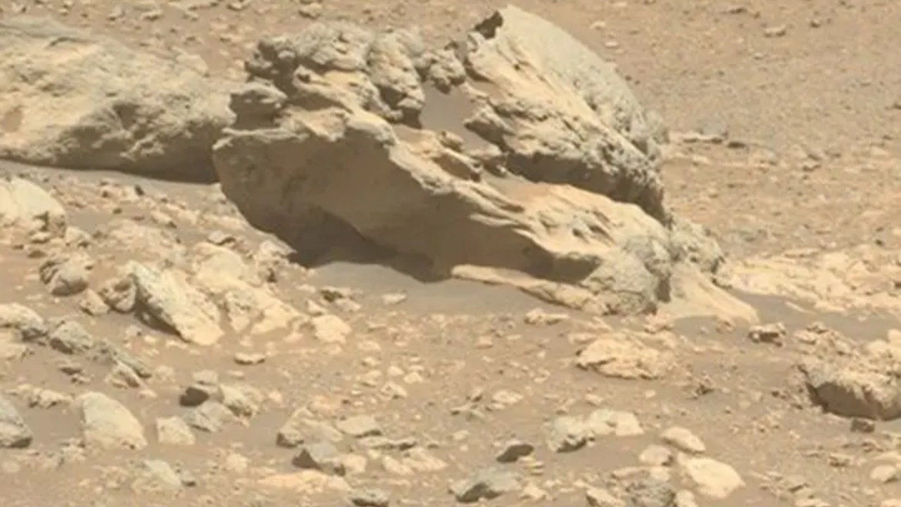 NASA discovers rock on Mars that shouldn’t be there - and scientists think it’s a visitor from outer space