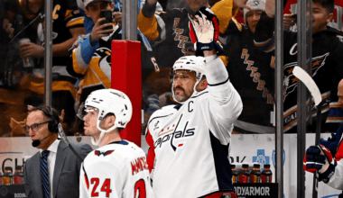 Penguins' fans salute Ovechkin | NHL.com