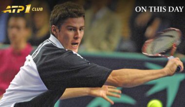 Marat Safin in action during the 2000 Rolex Paris Masters, where he lifted the trophy to become World No. 1.