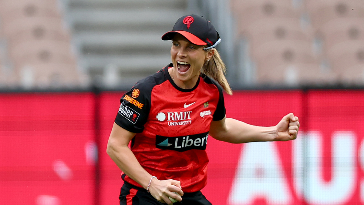 Molineux returns to lead Renegades' derby charge