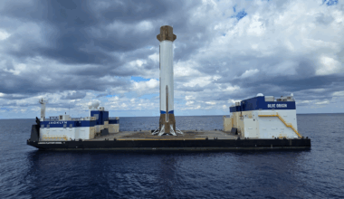 Watch Blue Origin's huge New Glenn rocket ace its epic landing on a ship at sea (video)