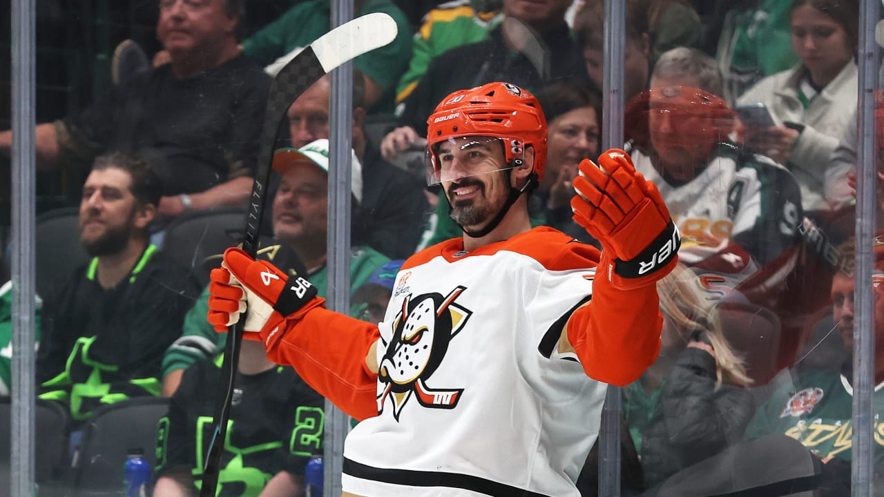 Ducks score 7 again, hold off Stars for 5th straight win