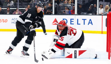 Markstrom makes 43 saves, Devils hold off Kings
