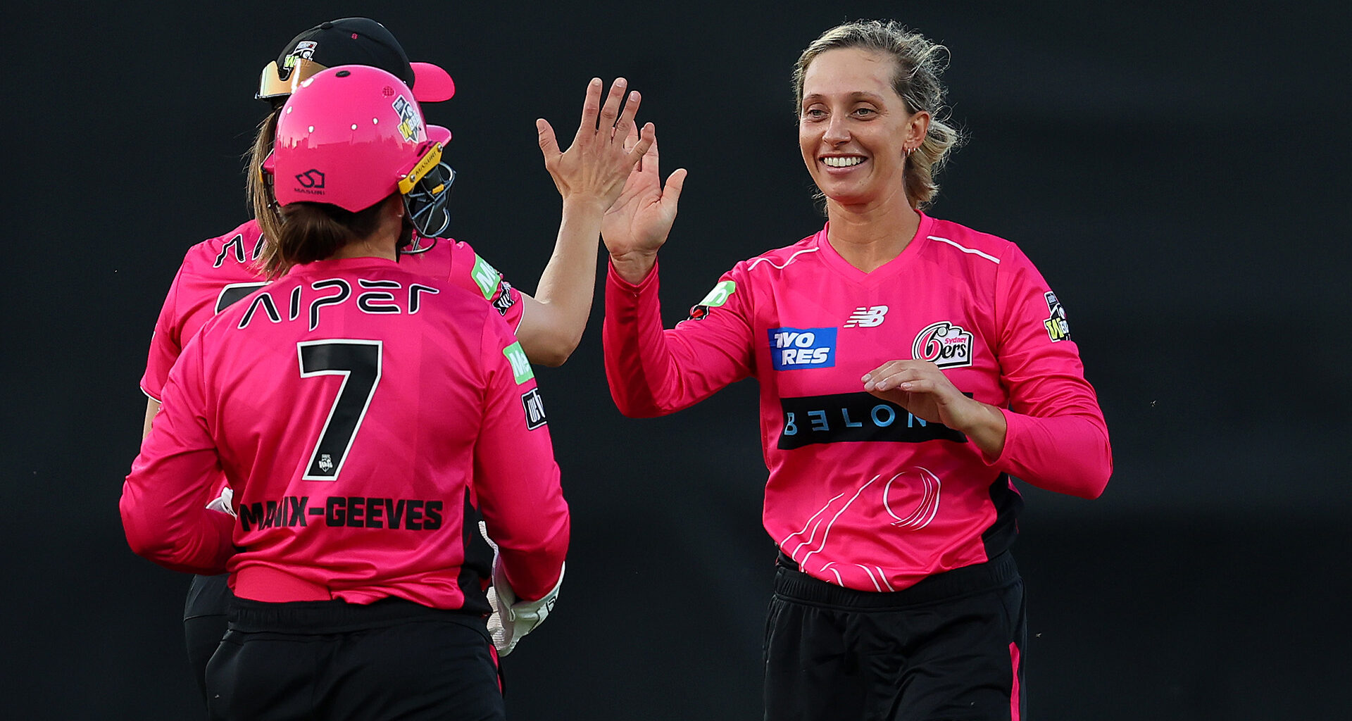 Gardner shines on captaincy debut in Scorchers demolition