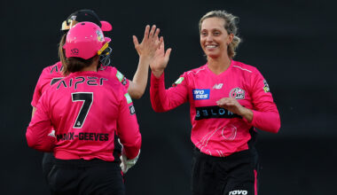 Gardner shines on captaincy debut in Scorchers demolition