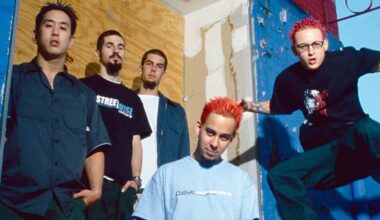 Linkin Park posing for a photograph in 2000