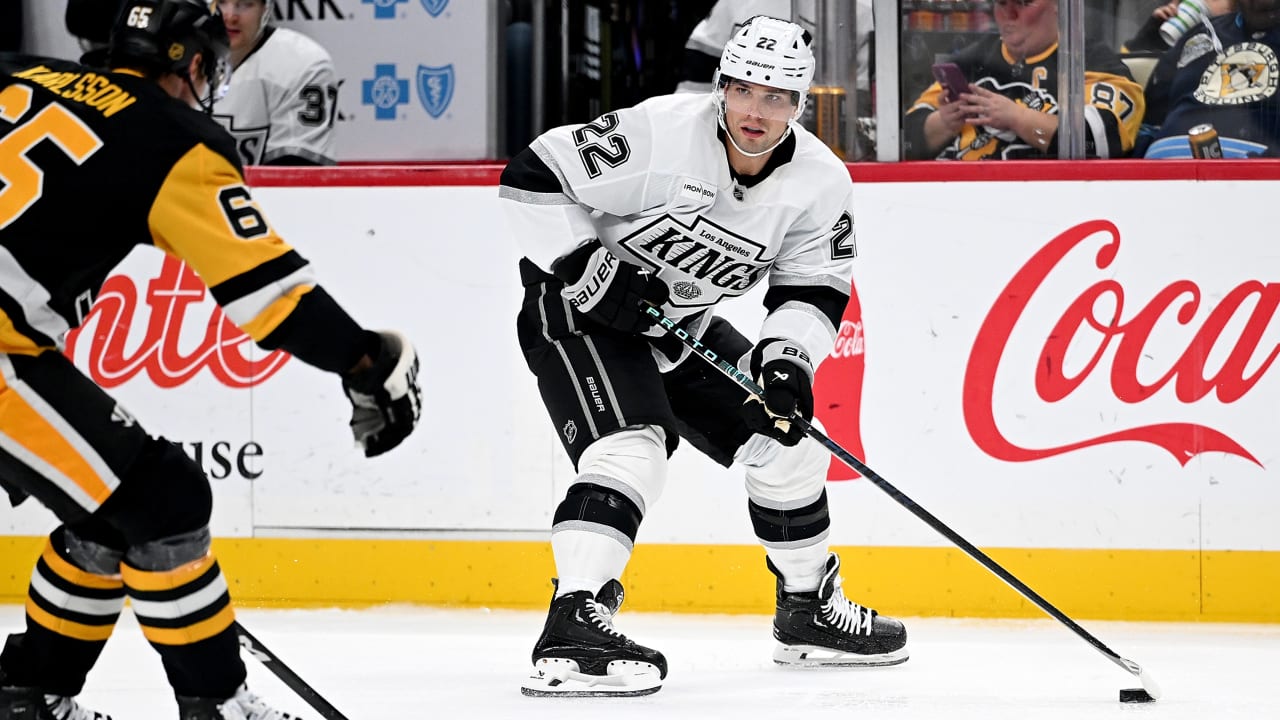 Fiala breaks tie in 3rd, gets assist to help Kings rally past Penguins