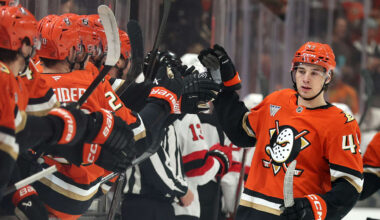 Sennecke roofs game opener | NHL.com