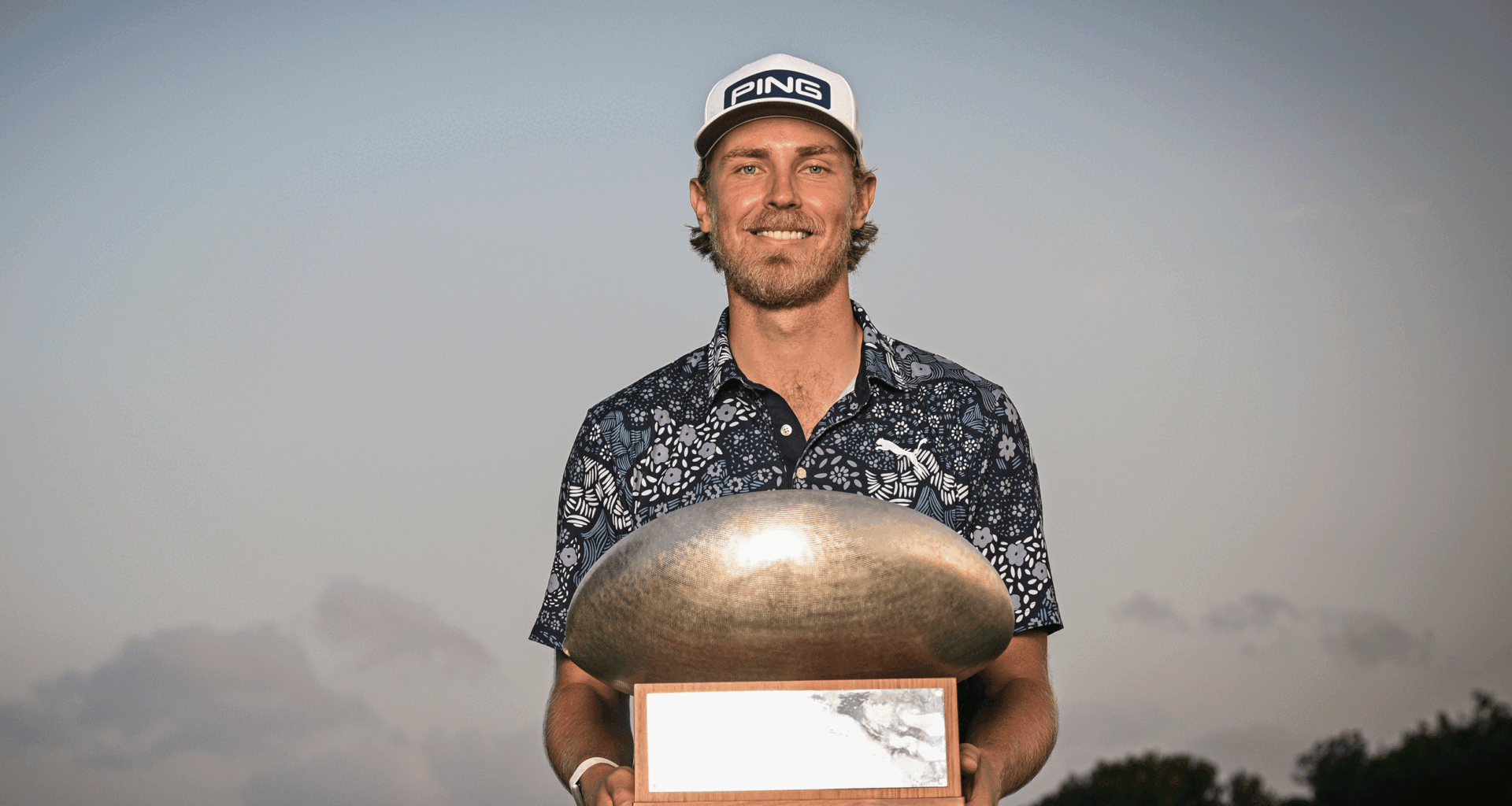 Kristoffer Reitan poses with the Challenge Tour Grand Final trophy after winning in 2024