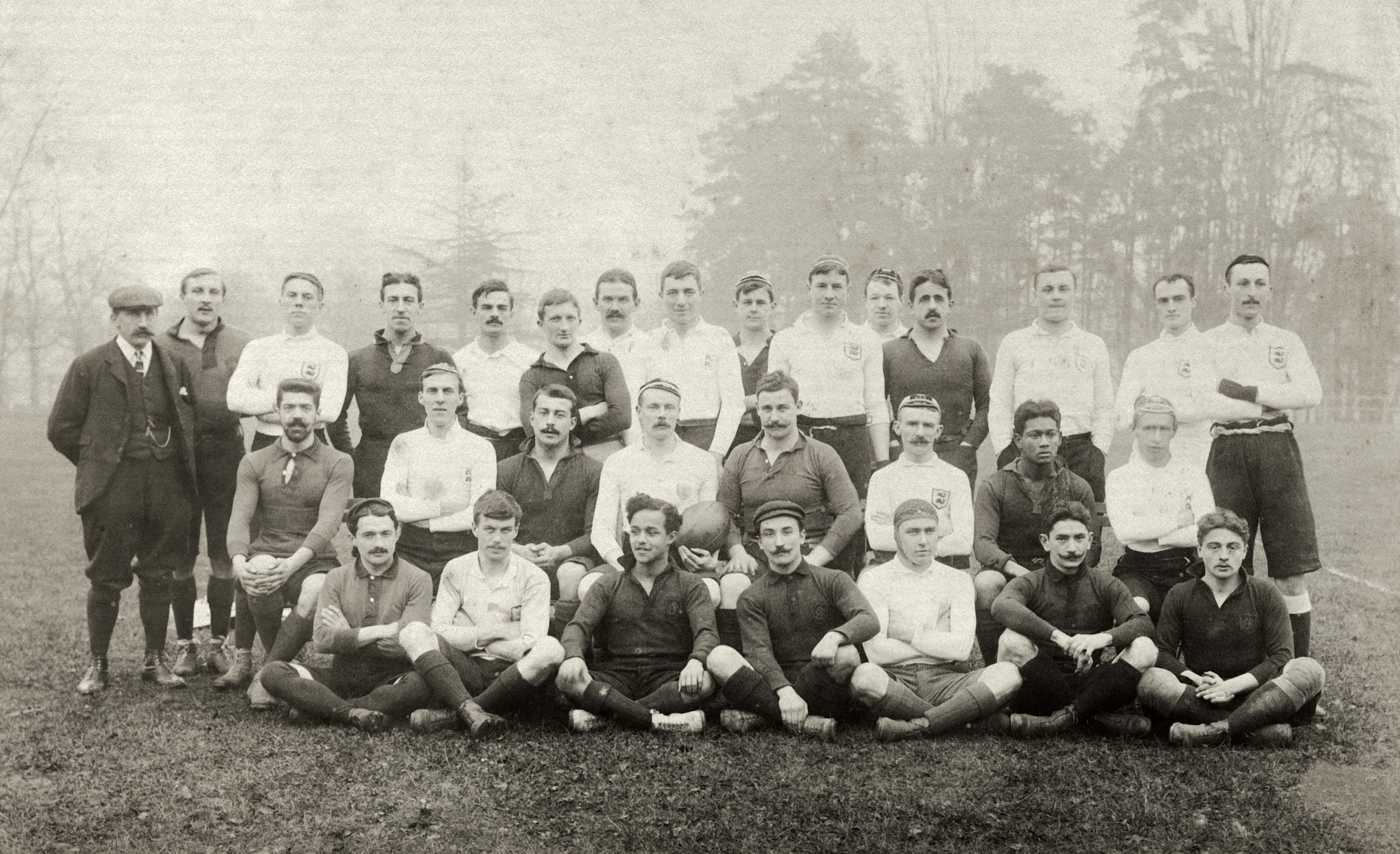 The Brighton and Stade Francais rugby teams, including John Guy Giberne Birkett, pose for a team photo.
