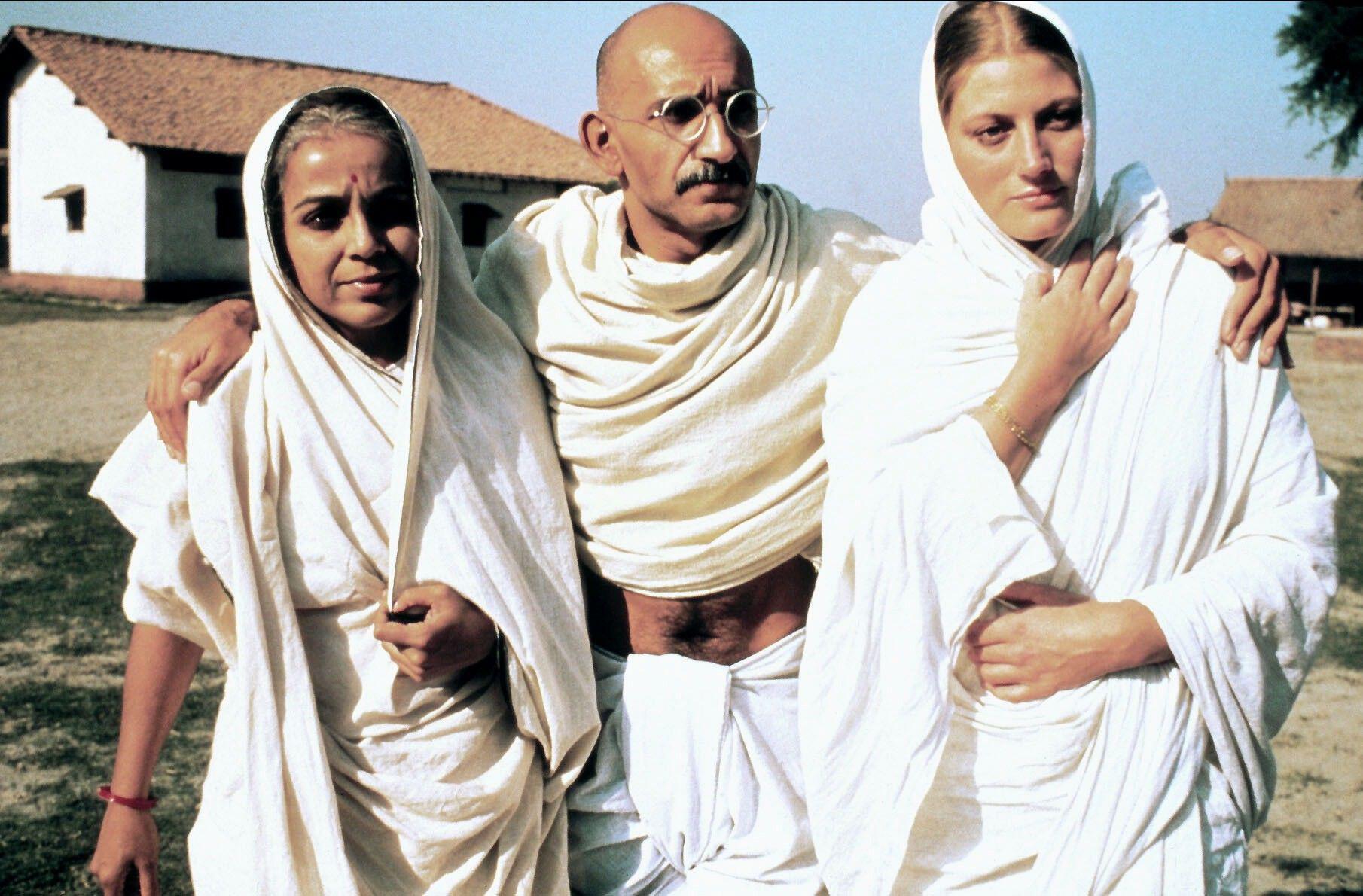 Ben Kingsley as Gandhi with two women from the 1982 film.