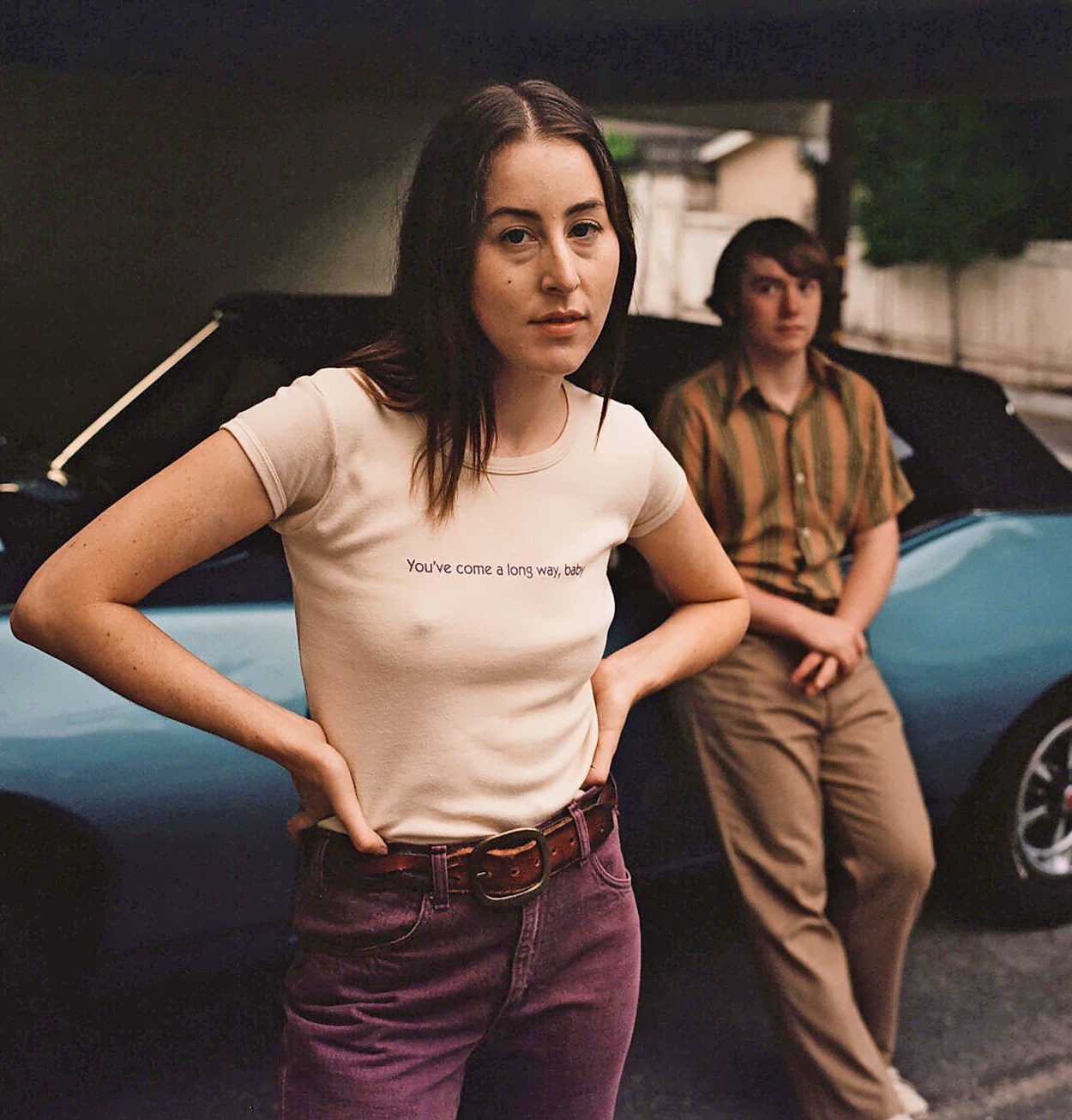 Alana Haim and Cooper Hoffman in a scene from Licorice Pizza.