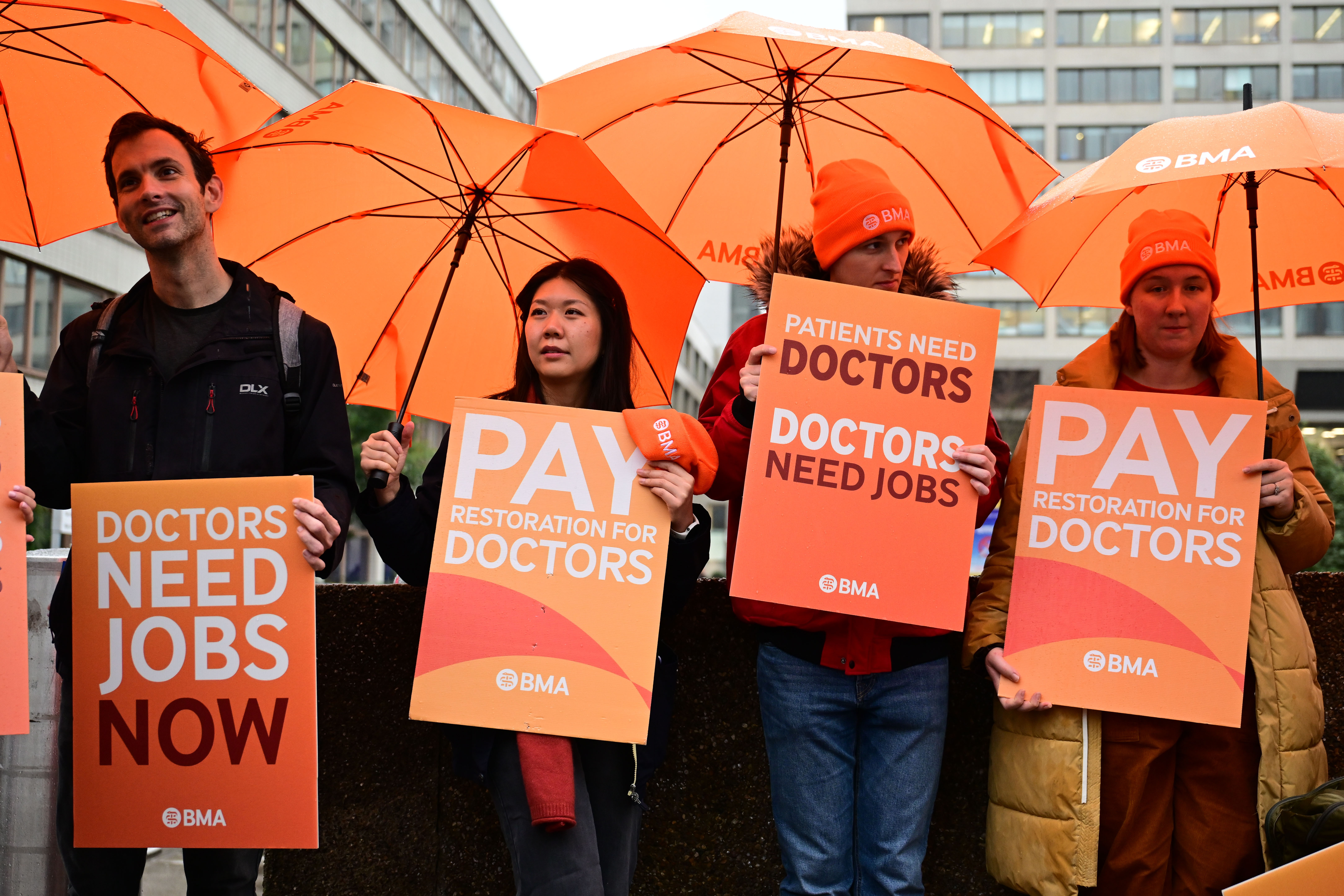 Doctors begin five-day walkout in England