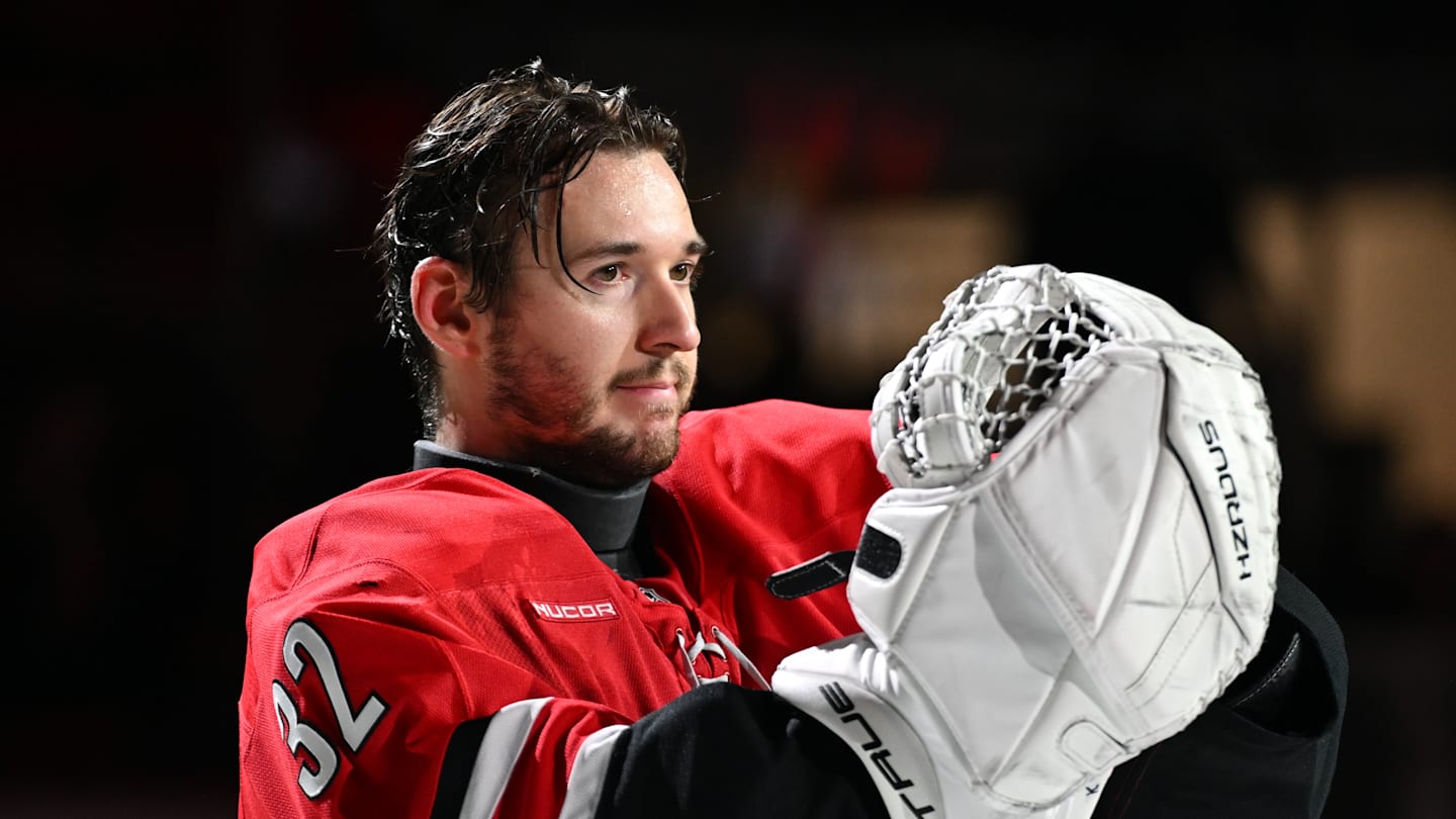 NHL: DEC 14 Flyers at Hurricanes