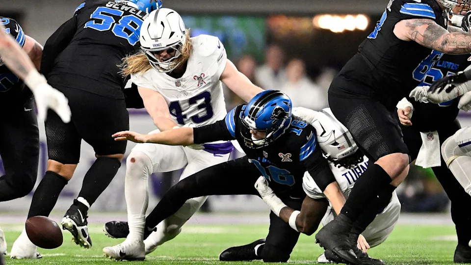 Jared Goff of the Detroit Lions drops the ball during the defeat against the Minnesota Vikings in the NFL on Christmas Day