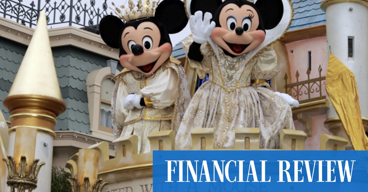 Sydney to Hobart yacht race feature by Tony Davis.